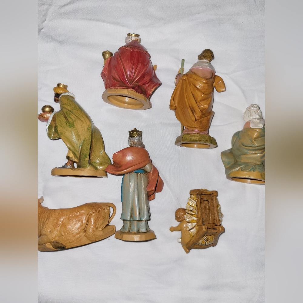 Nativity Scene Figurines Set* - Picture 2 of 3